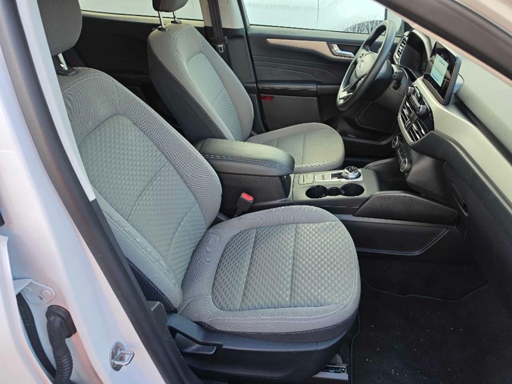 2022-ford-escape-image-10