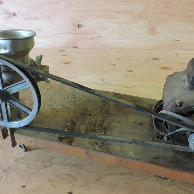 GRAIN GRINDING MILL W/ELECTRIC MOTOR