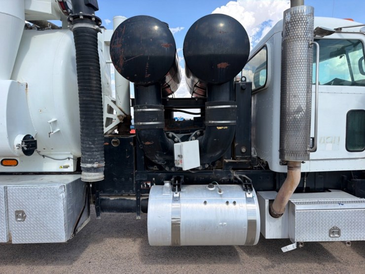 2009-peterbilt-367-image-4