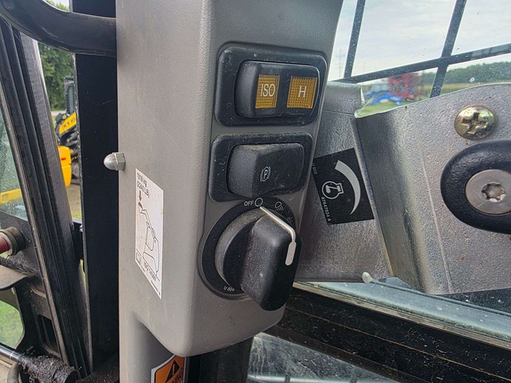 new-holland-c232-image-49