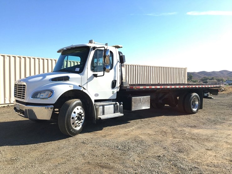 freightliner-business-class-m2-106-image-1