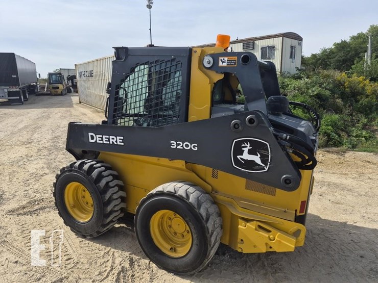 2024-deere-320g-image-2