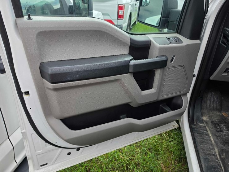 2019-ford-f150-xl-image-10