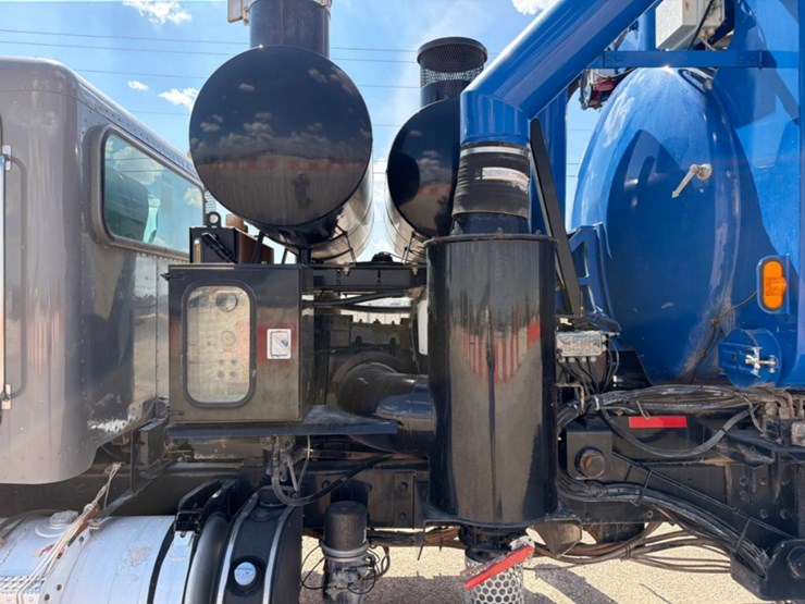 2012-peterbilt-367-image-12