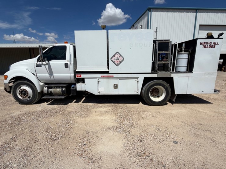 2015-ford-f750-image-8