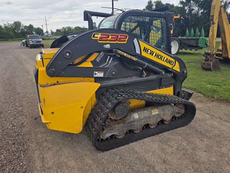 new-holland-c232-image-4