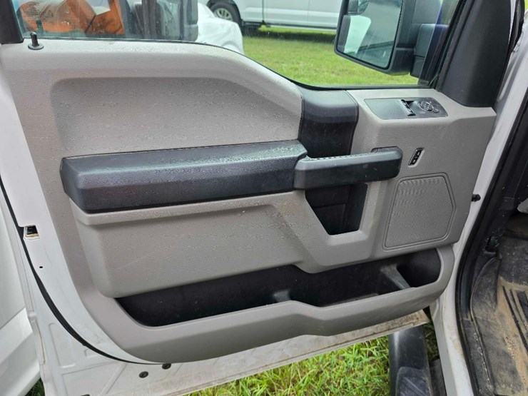 2018-ford-f150-xl-image-15