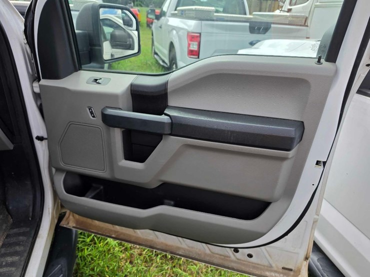 2019-ford-f150-xl-image-9