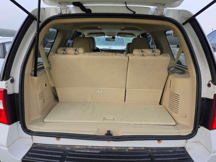 2017-ford-explorer-image-8