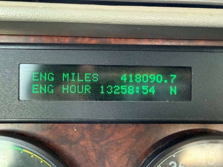 2005-freightliner-century-120-image-9