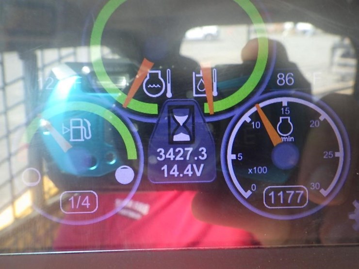 caterpillar-246d-image-25