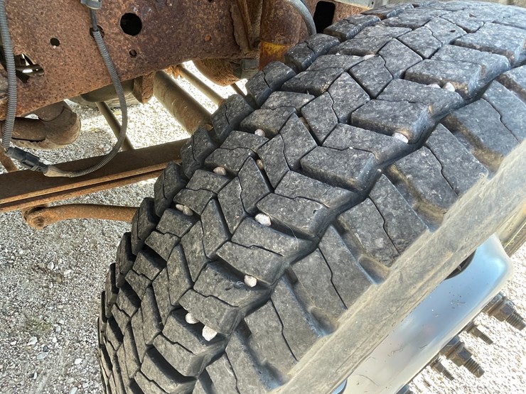 2002-ford-f550-xl-image-16