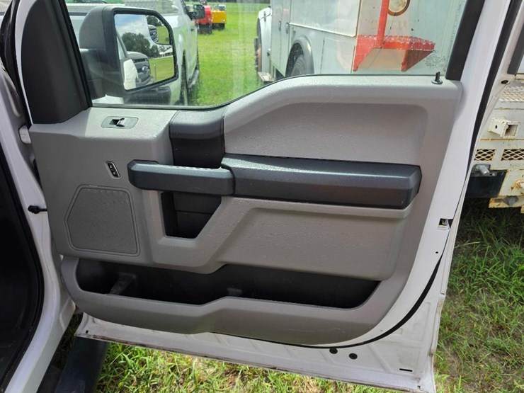 2019-ford-f150-xl-image-8