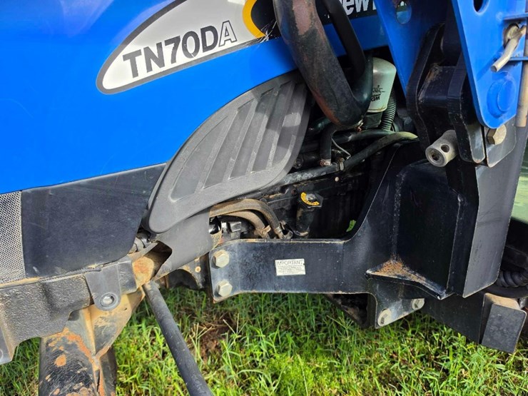 223---new-holland-tn70da-utility-tractor-image-10