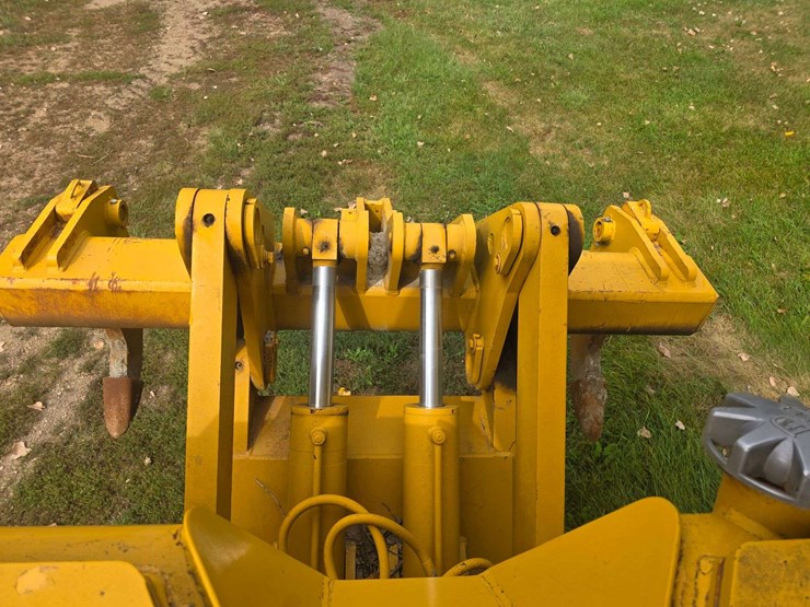 deere-750b-lt-image-42