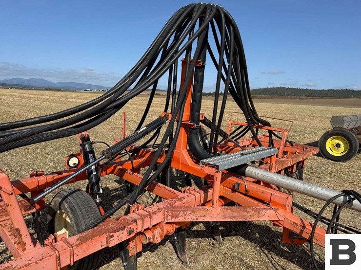 2008-custom-22.5'-air-seeder-image-36