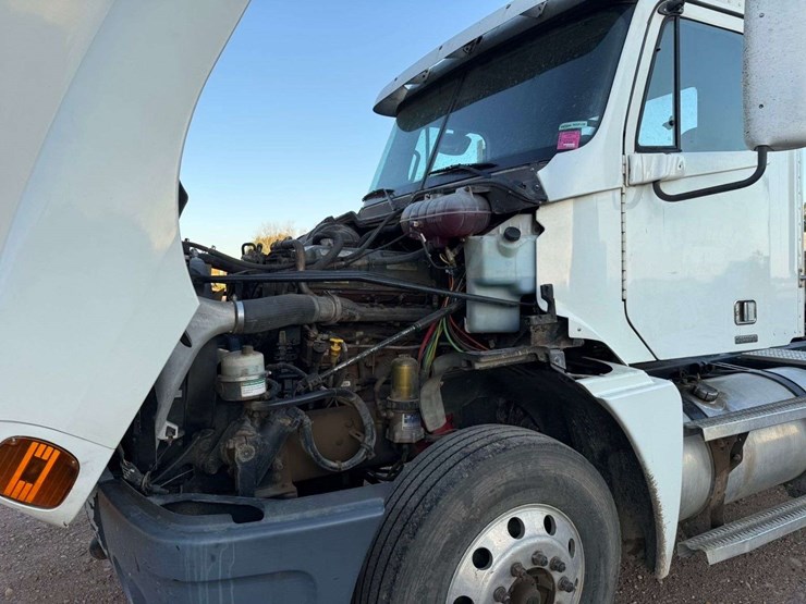 2005-freightliner-century-120-image-25