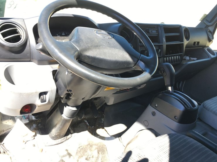2015-hino-195h-image-10