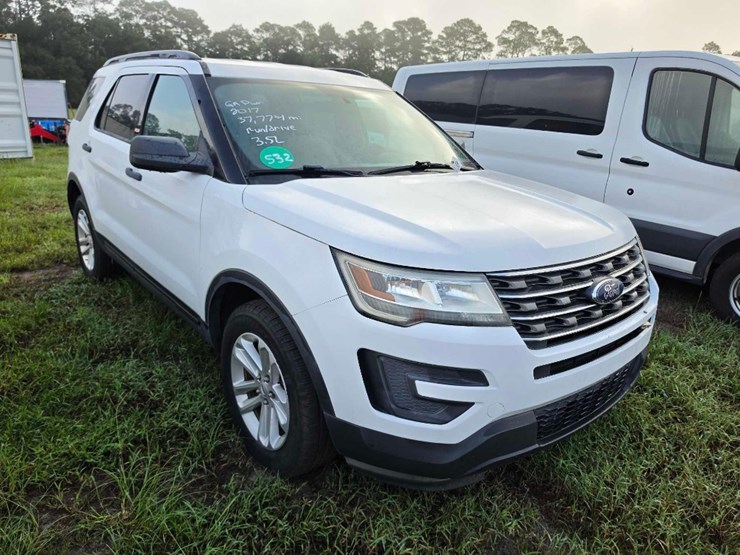 2017-ford-explorer-image-1