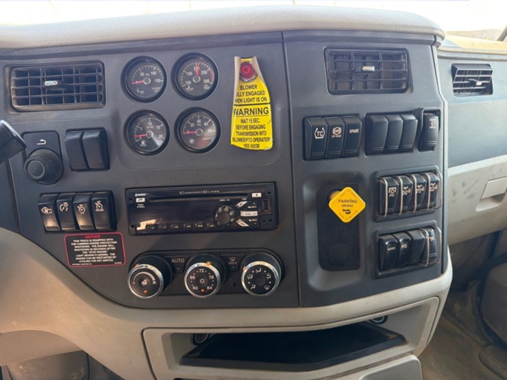2020-peterbilt-567-image-19