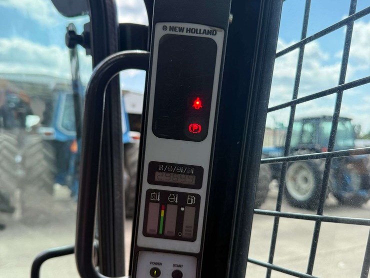 new-holland-l230-image-19