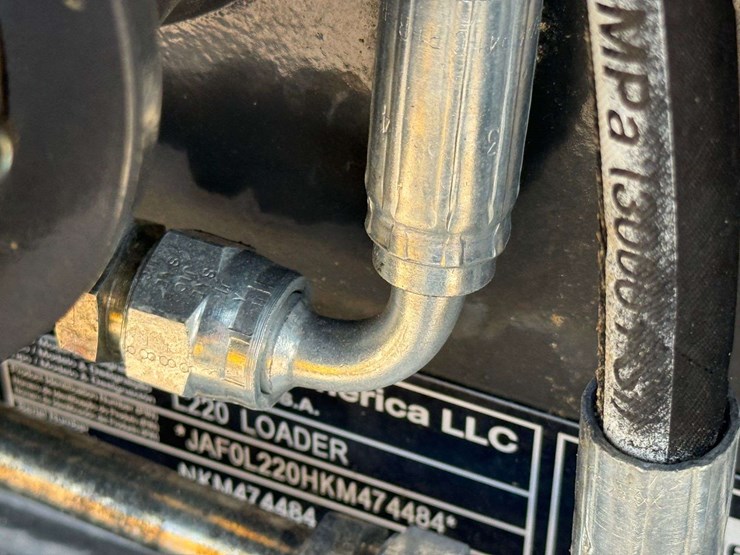 new-holland-l220-image-10