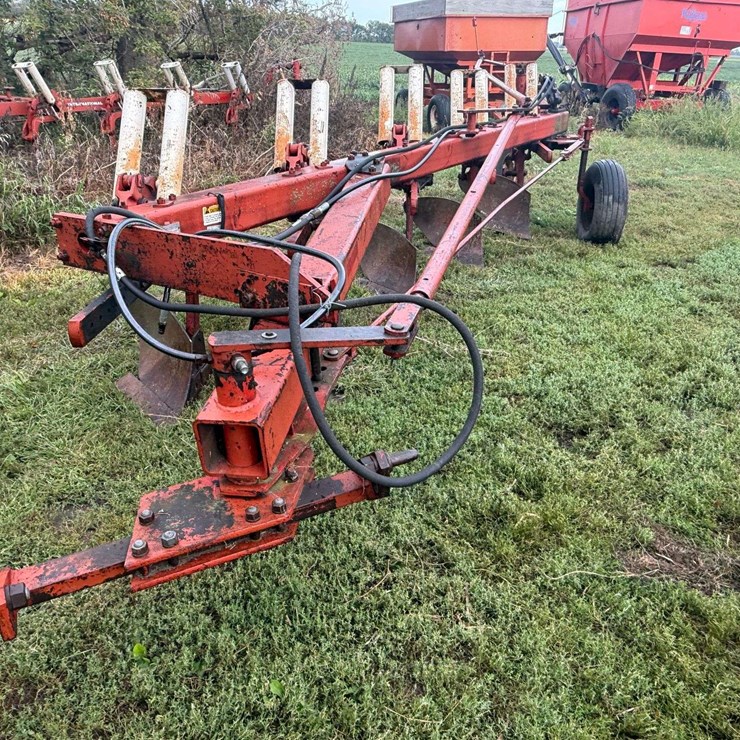 INTERNATIONAL 720