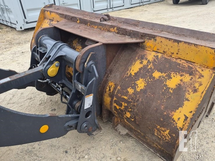 2016-deere-344k-image-10
