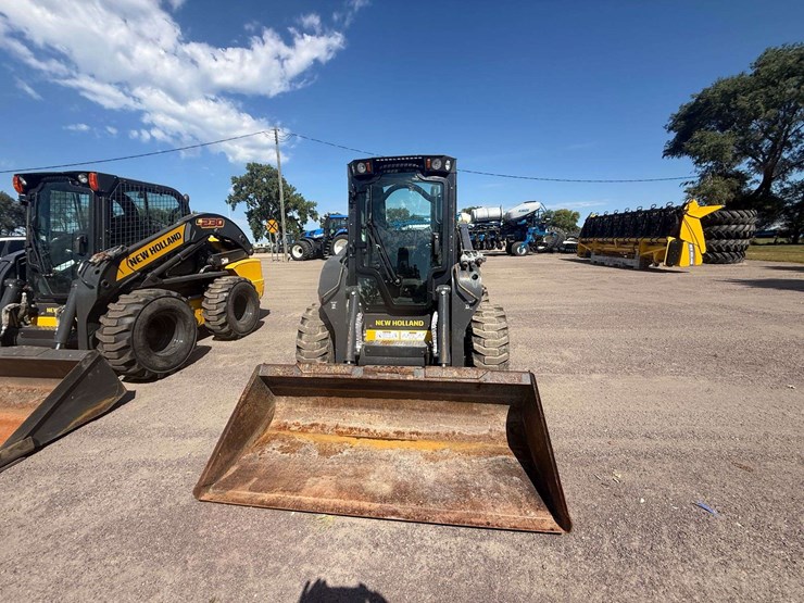 new-holland-l220-image-5