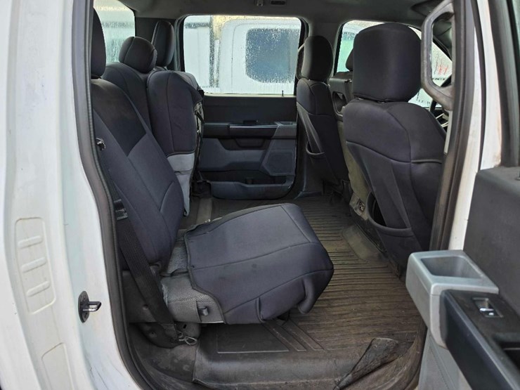 2022-ford-f150-xl-image-7