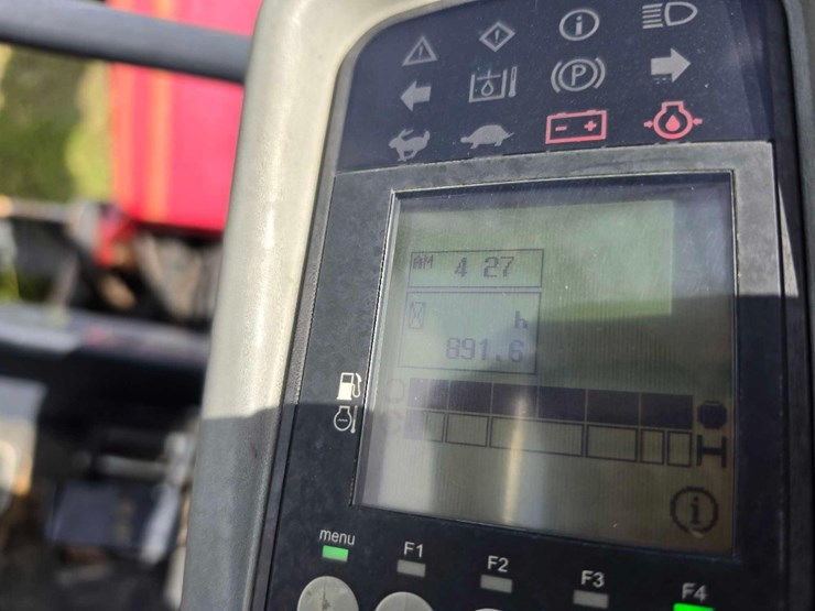 2022-yanmar-vio25-image-12