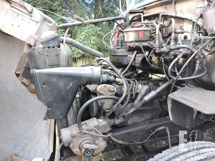 1985-ford-700-image-9