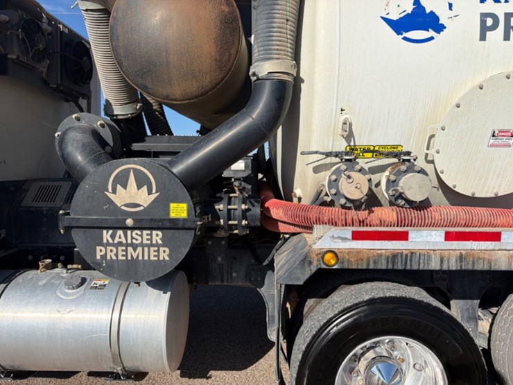 2024-kenworth-t880-image-15