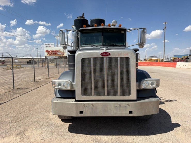 2019-peterbilt-367-image-2