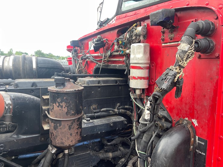 1999-peterbilt-379-image-32