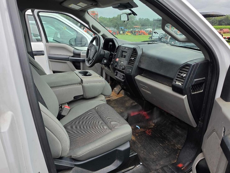 2020-ford-f150-xl-image-8