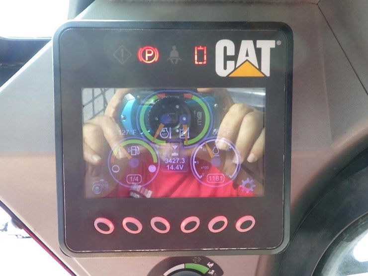 caterpillar-246d-image-24