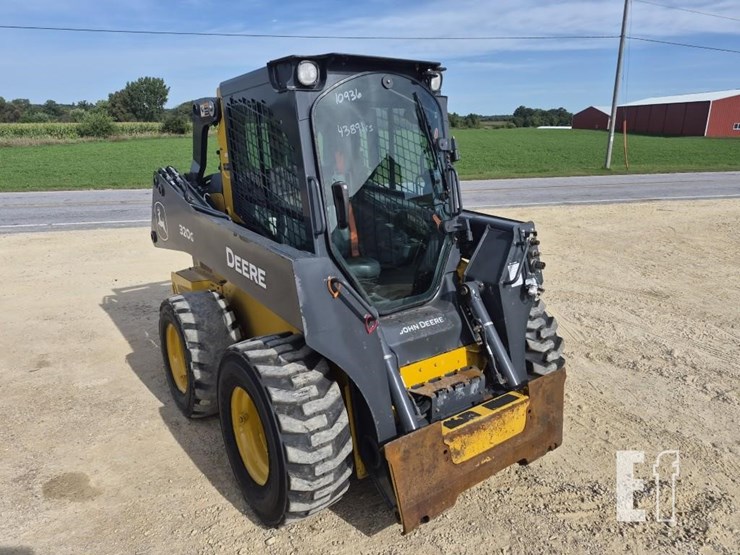 2024-deere-320g-image-4