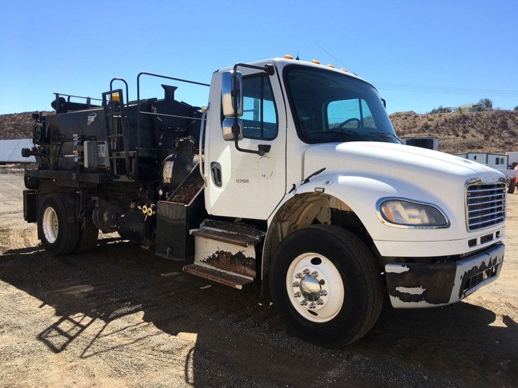 2016-freightliner-m2-asphalt-patch/slury-seal-image-2