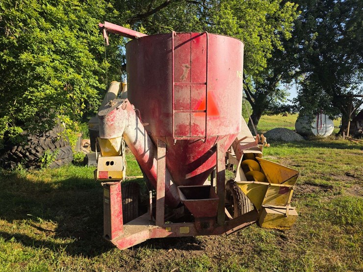 new-holland-355-image-4