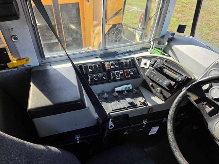 2005-bluebird-school-bus-image-9