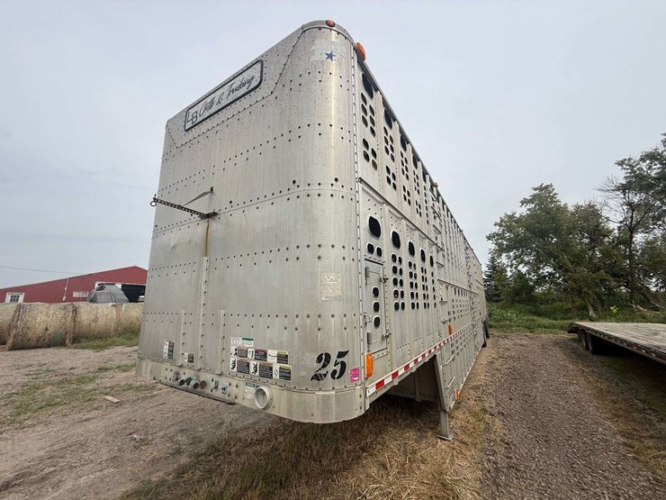 2003-wilson-livestock-trailer-image-17