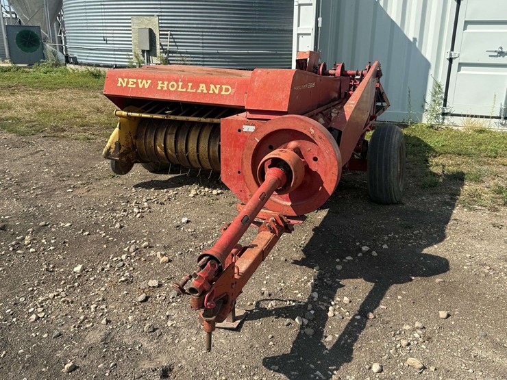 new-holland-268-image-1