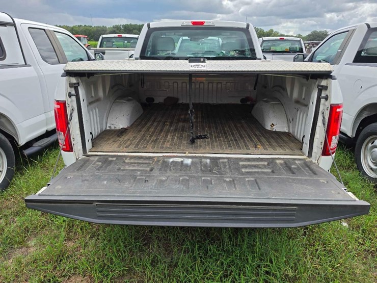 2017-ford-f150-xl-image-6