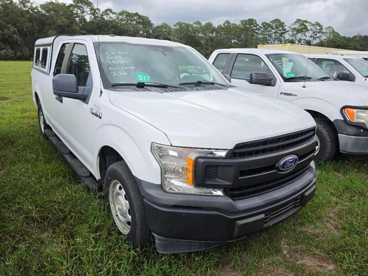 2019-ford-f150-xl-image-1