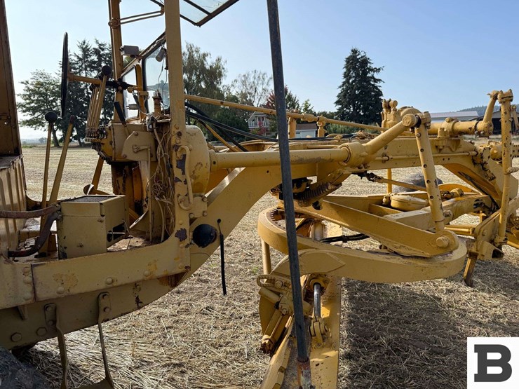 caterpillar-12-image-38