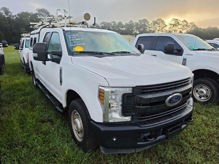 2019-ford-f250-xl-image-1