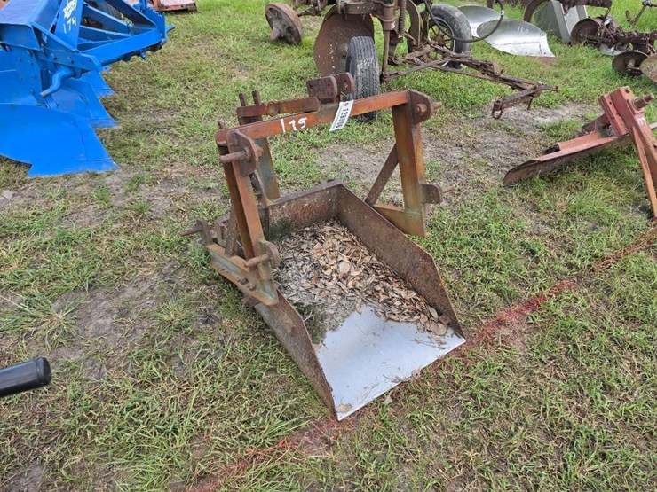 175---vintage-tractor-slip-scoop-image-1