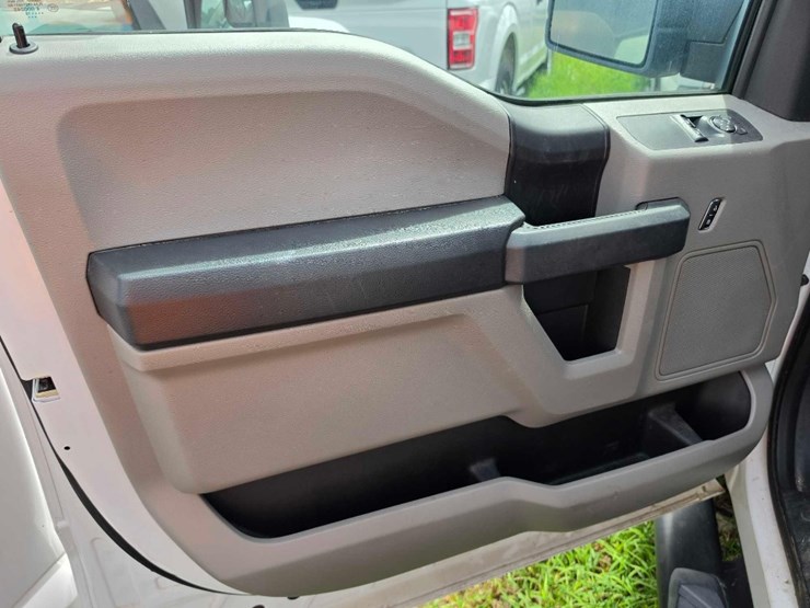 2018-ford-f150-xl-image-10