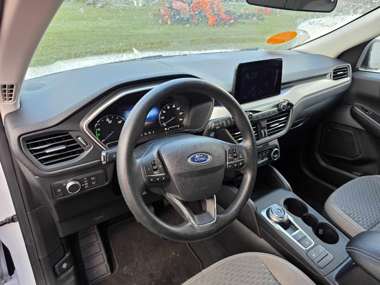 2022-ford-escape-image-15